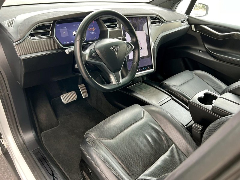 Tesla Model X 75D (AWD) Vehicle Image 05
