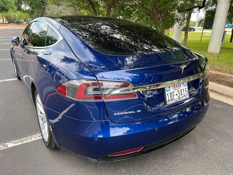 Tesla Model S 100D (AWD) Vehicle Image 10