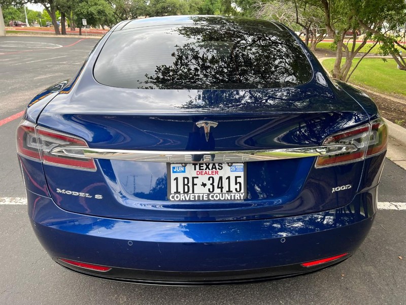 Tesla Model S 100D (AWD) Vehicle Image 11