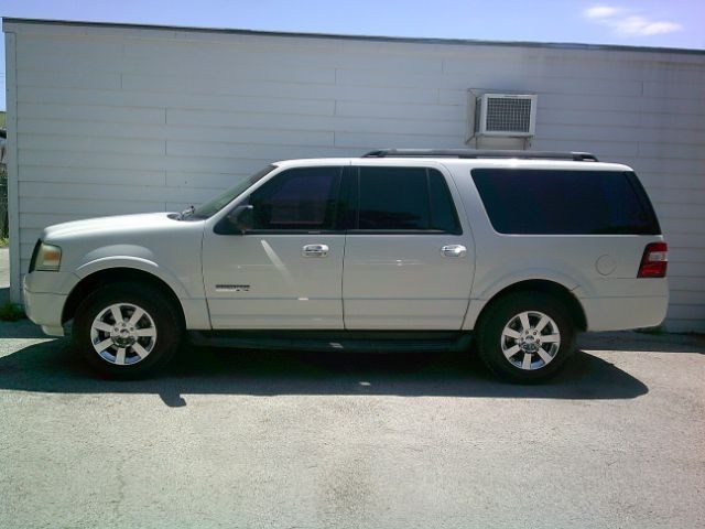 Ford Expedition EL Vehicle Image 02