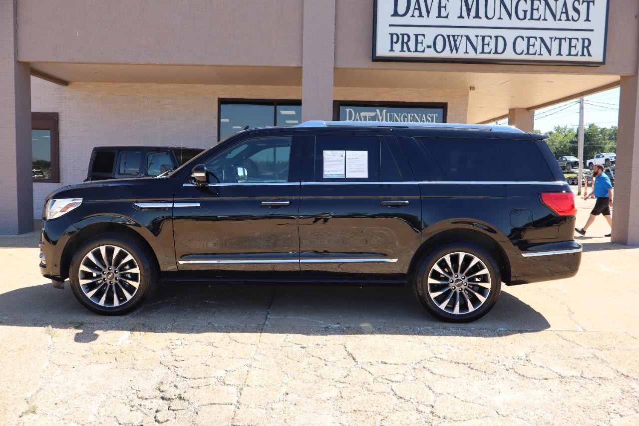 Lincoln Navigator L Vehicle Full-screen Gallery Image 2