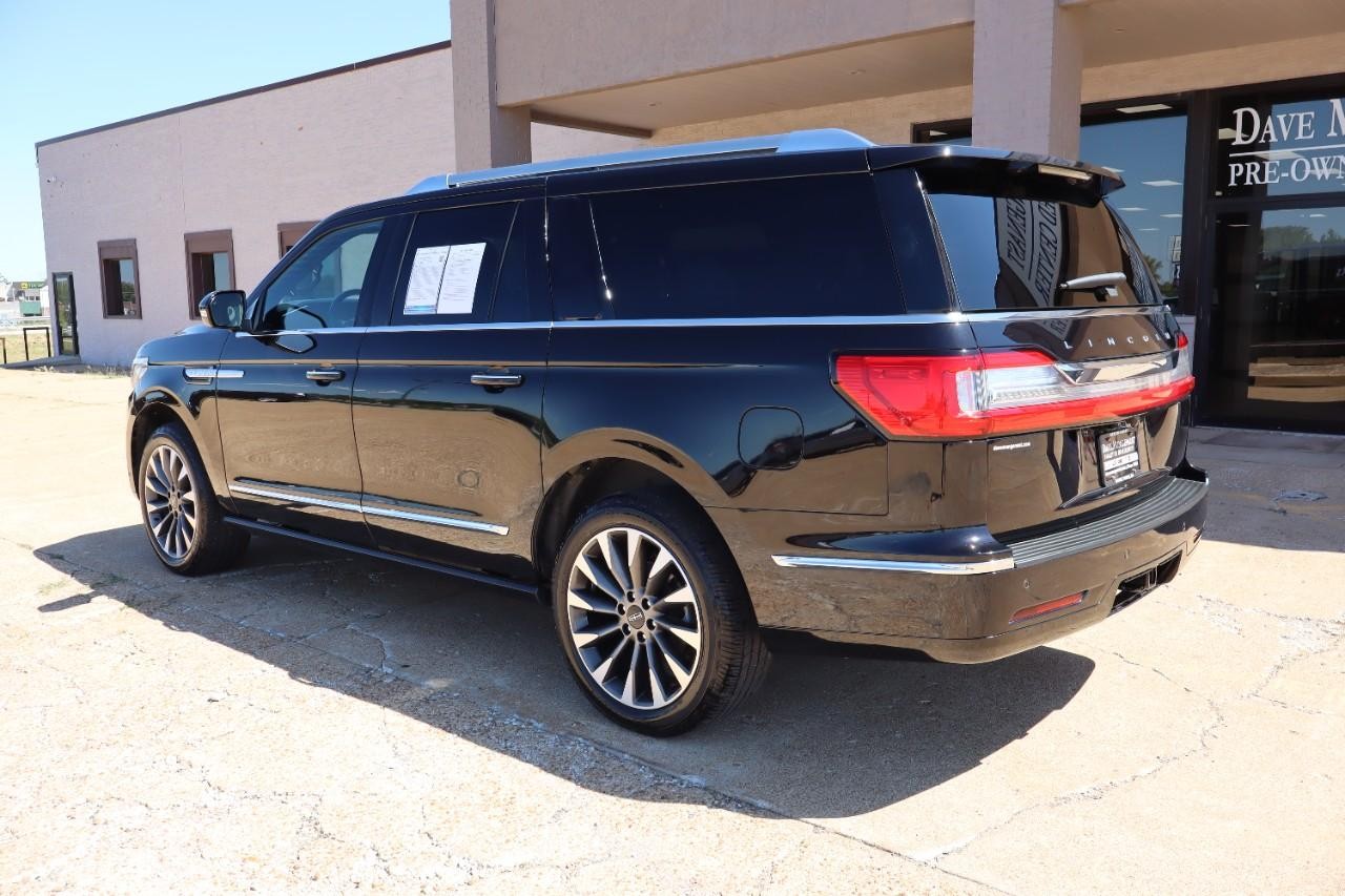 Lincoln Navigator L Vehicle Full-screen Gallery Image 3