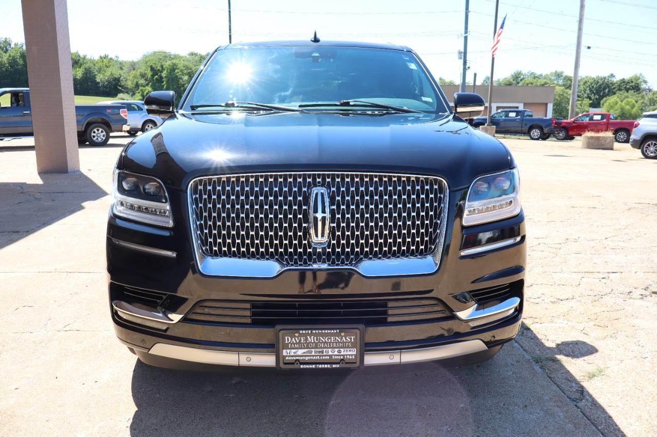 Lincoln Navigator L Vehicle Full-screen Gallery Image 8