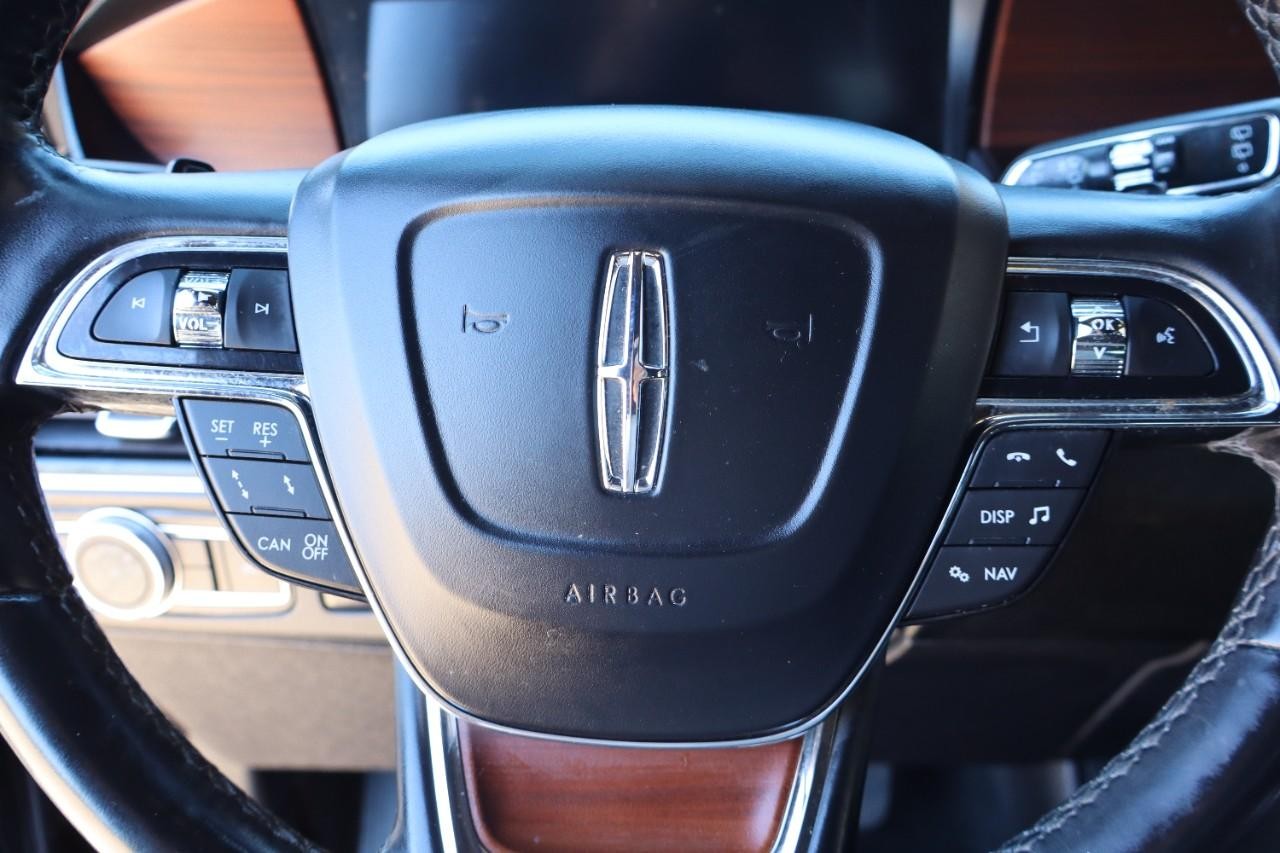 Lincoln Navigator L Vehicle Full-screen Gallery Image 13