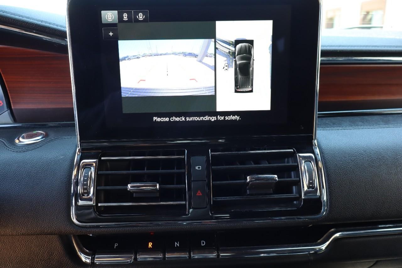 Lincoln Navigator L Vehicle Full-screen Gallery Image 16