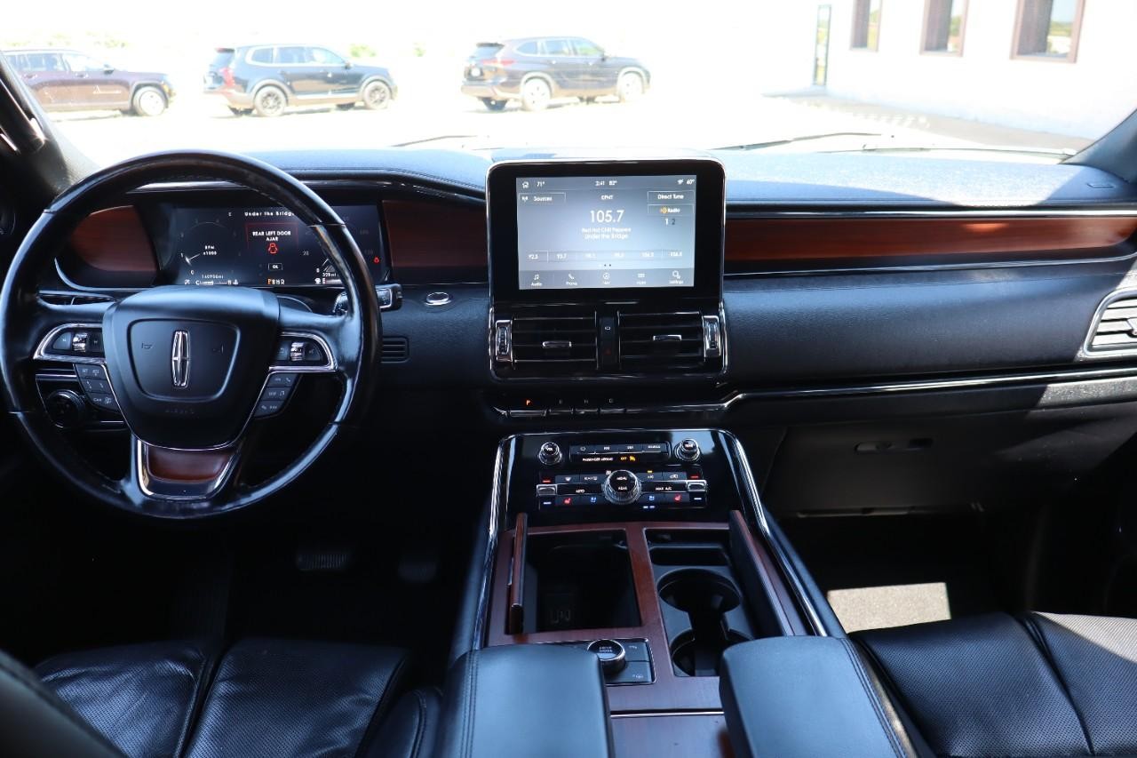Lincoln Navigator L Vehicle Full-screen Gallery Image 20