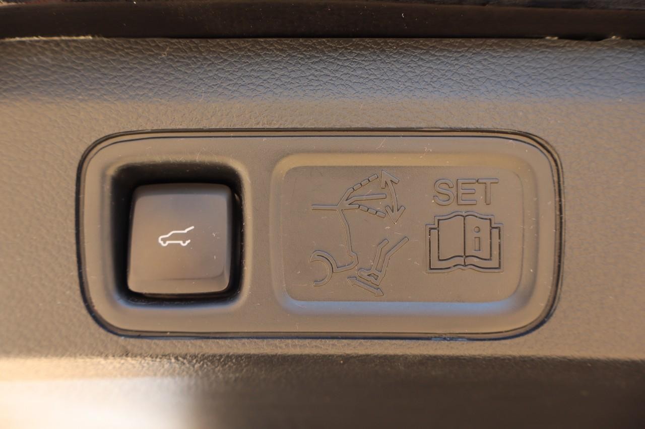 Lincoln Navigator L Vehicle Full-screen Gallery Image 25