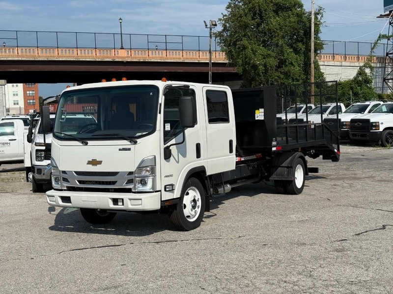 Chevrolet 4500 HG LCF Gas Vehicle Full-screen Gallery Image 2