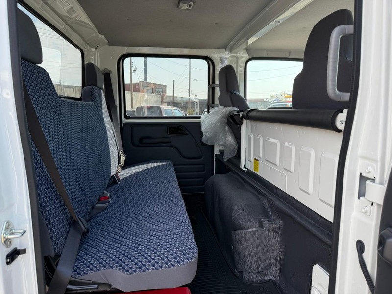 Chevrolet 4500 HG LCF Gas Vehicle Full-screen Gallery Image 4