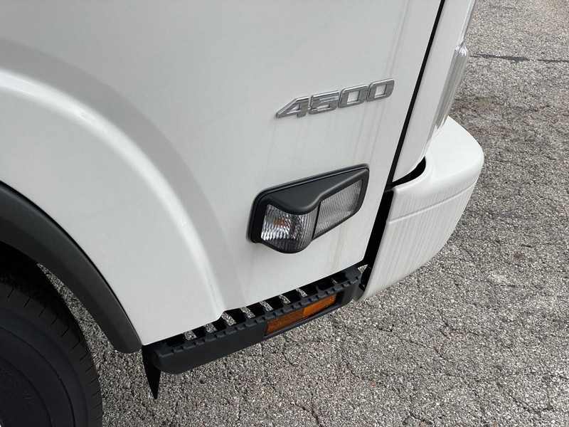 Chevrolet 4500 HG LCF Gas Vehicle Full-screen Gallery Image 5