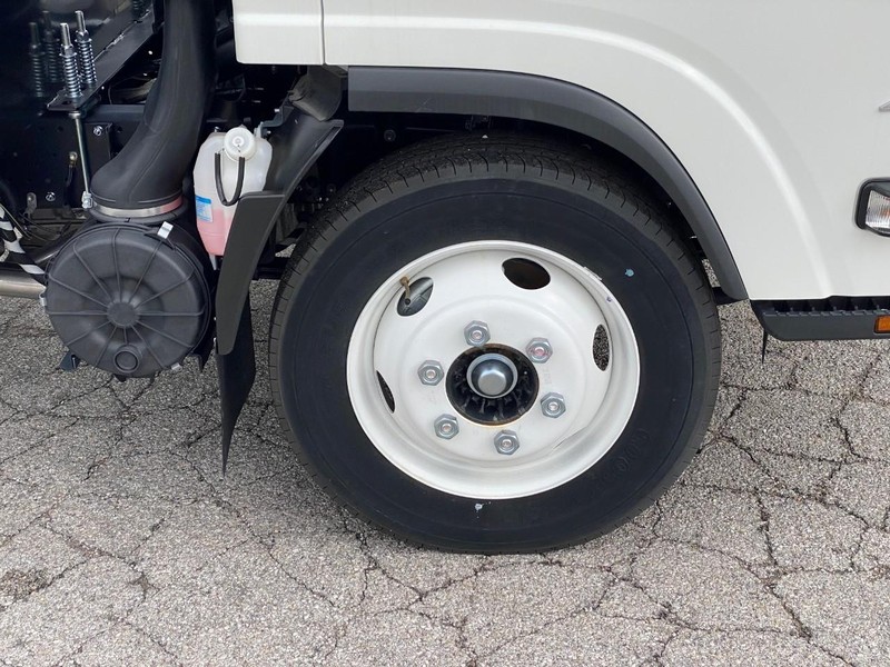 Chevrolet 4500 HG LCF Gas Vehicle Full-screen Gallery Image 8