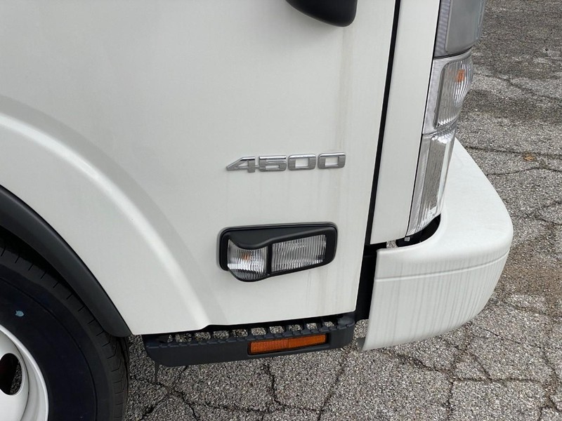 Chevrolet 4500 HG LCF Gas Vehicle Full-screen Gallery Image 9