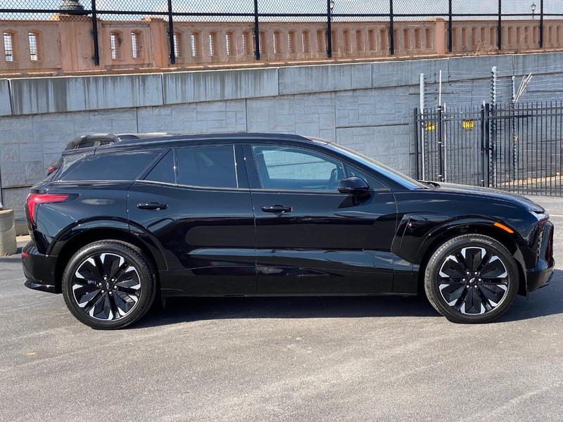 Chevrolet Blazer EV Vehicle Full-screen Gallery Image 3