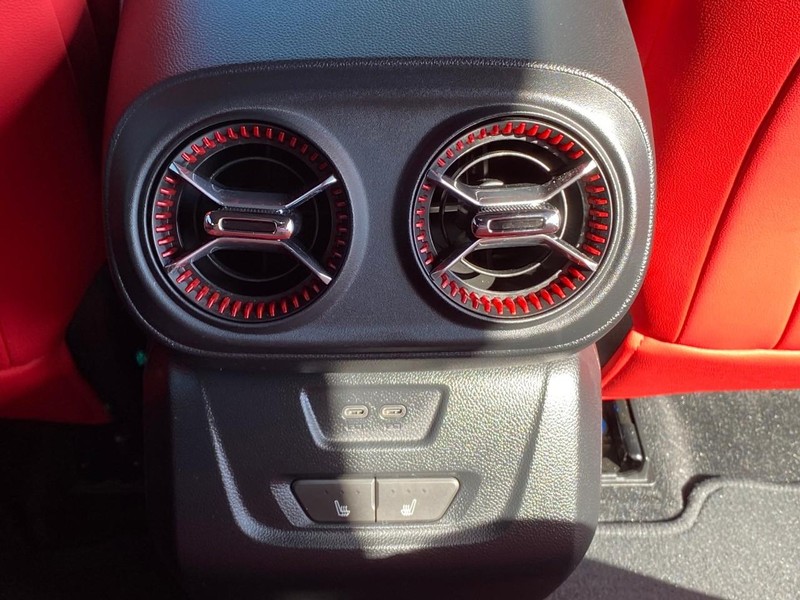 Chevrolet Blazer EV Vehicle Full-screen Gallery Image 21