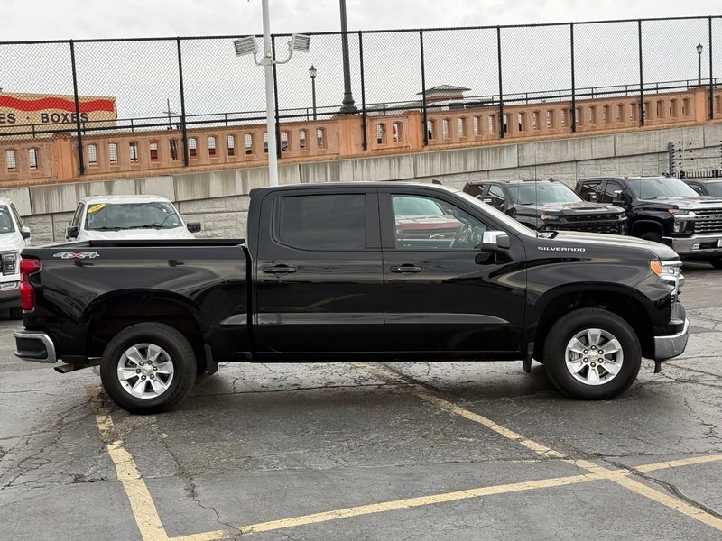 Chevrolet Silverado 1500 Vehicle Full-screen Gallery Image 3
