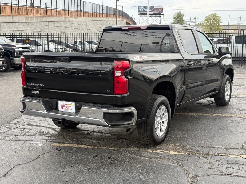 Chevrolet Silverado 1500 Vehicle Full-screen Gallery Image 4