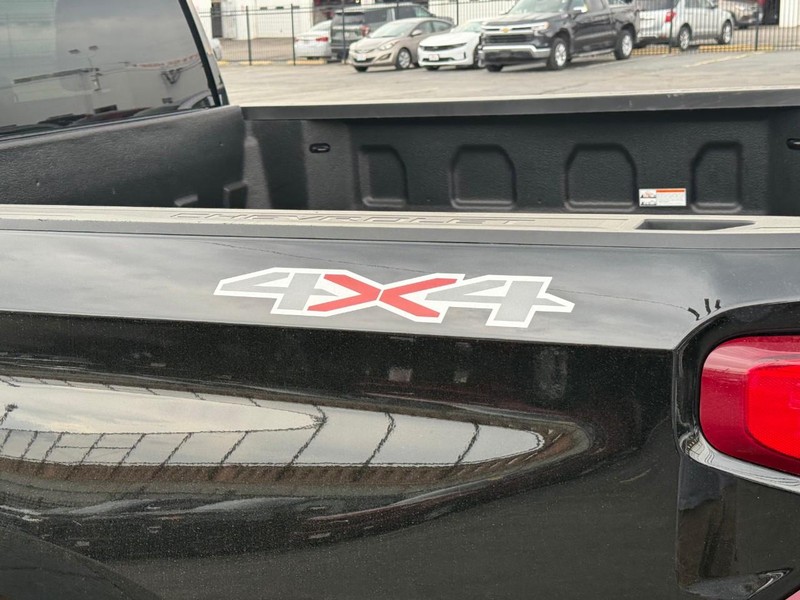 Chevrolet Silverado 1500 Vehicle Full-screen Gallery Image 8