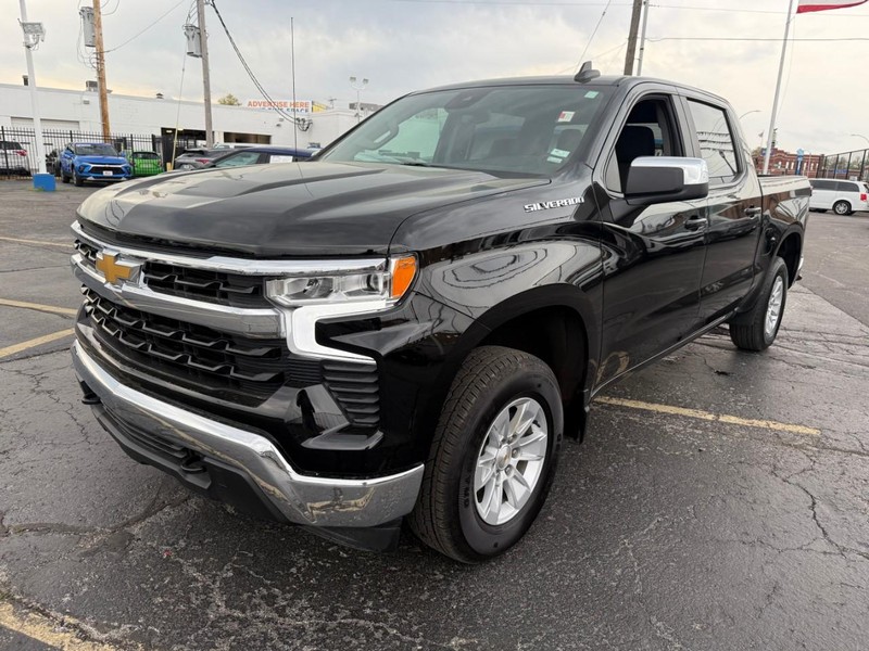 Chevrolet Silverado 1500 Vehicle Full-screen Gallery Image 13