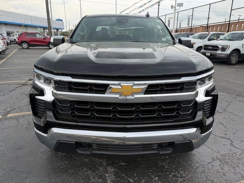 Chevrolet Silverado 1500 Vehicle Full-screen Gallery Image 14