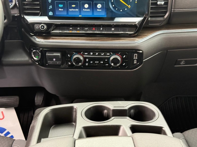 Chevrolet Silverado 1500 Vehicle Full-screen Gallery Image 20