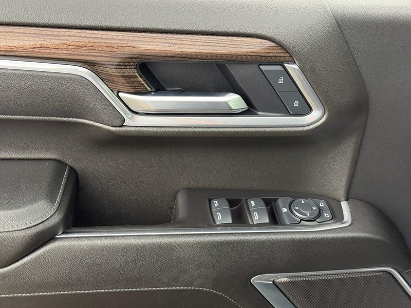 Chevrolet Silverado 1500 Vehicle Full-screen Gallery Image 21