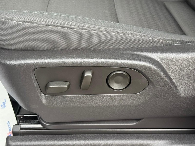 Chevrolet Silverado 1500 Vehicle Full-screen Gallery Image 23