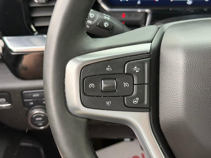 Chevrolet Silverado 1500 Vehicle Full-screen Gallery Image 24