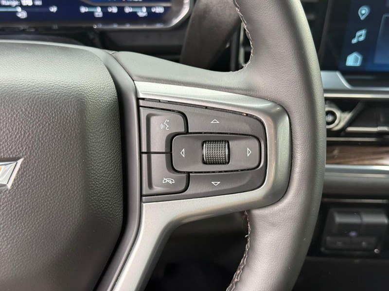 Chevrolet Silverado 1500 Vehicle Full-screen Gallery Image 25