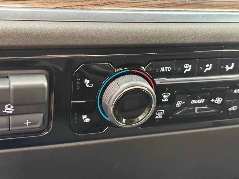 Chevrolet Silverado 1500 Vehicle Full-screen Gallery Image 27