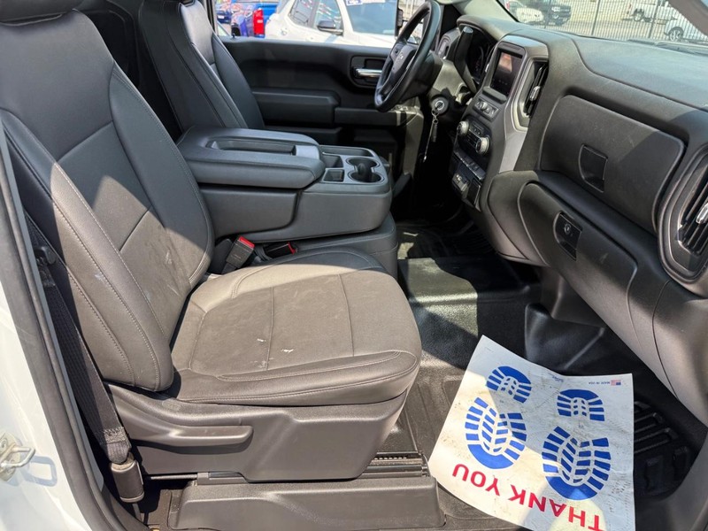 Chevrolet Silverado 2500HD Vehicle Full-screen Gallery Image 8