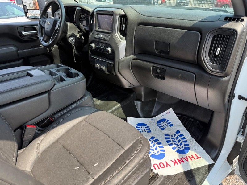 Chevrolet Silverado 2500HD Vehicle Full-screen Gallery Image 10