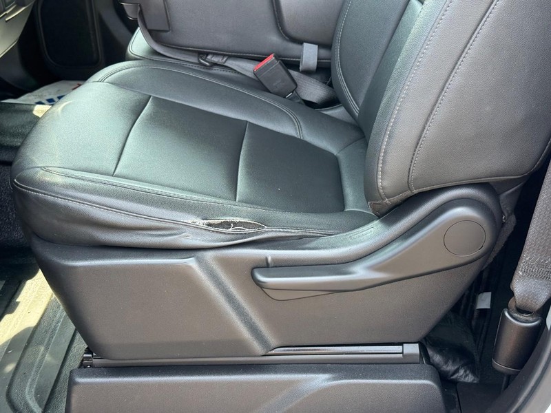 Chevrolet Silverado 2500HD Vehicle Full-screen Gallery Image 14