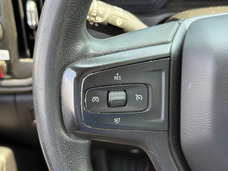 Chevrolet Silverado 2500HD Vehicle Full-screen Gallery Image 15