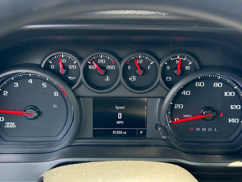 Chevrolet Silverado 2500HD Vehicle Full-screen Gallery Image 17