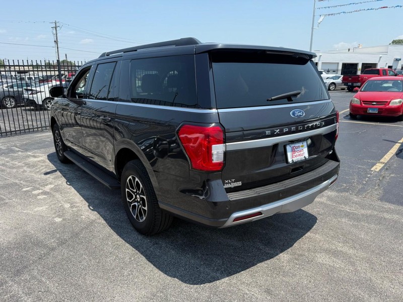 Ford Expedition Max Vehicle Full-screen Gallery Image 6