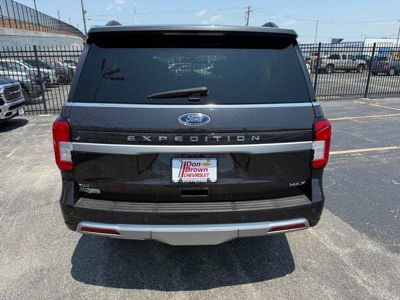 Ford Expedition Max Vehicle Full-screen Gallery Image 10