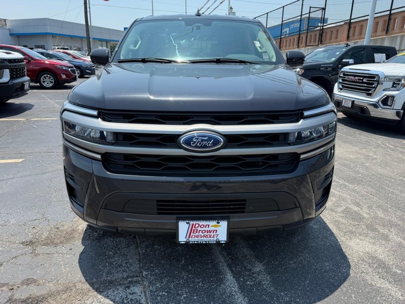 Ford Expedition Max Vehicle Full-screen Gallery Image 13