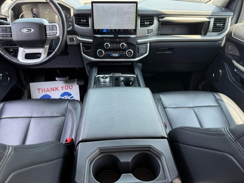 Ford Expedition Max Vehicle Full-screen Gallery Image 17