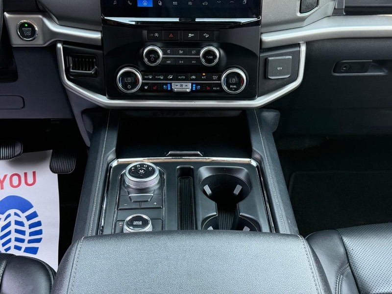 Ford Expedition Max Vehicle Full-screen Gallery Image 20