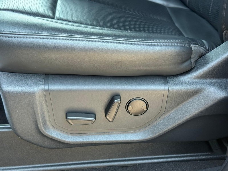 Ford Expedition Max Vehicle Full-screen Gallery Image 24