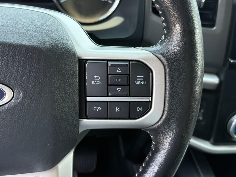 Ford Expedition Max Vehicle Full-screen Gallery Image 26