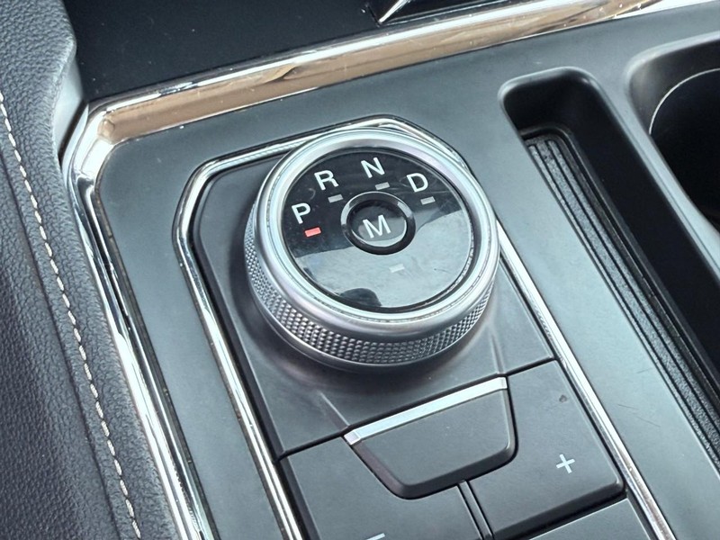 Ford Expedition Max Vehicle Full-screen Gallery Image 28
