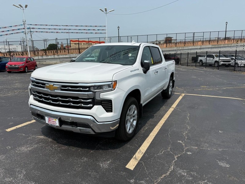 Chevrolet Silverado 1500 Vehicle Full-screen Gallery Image 4