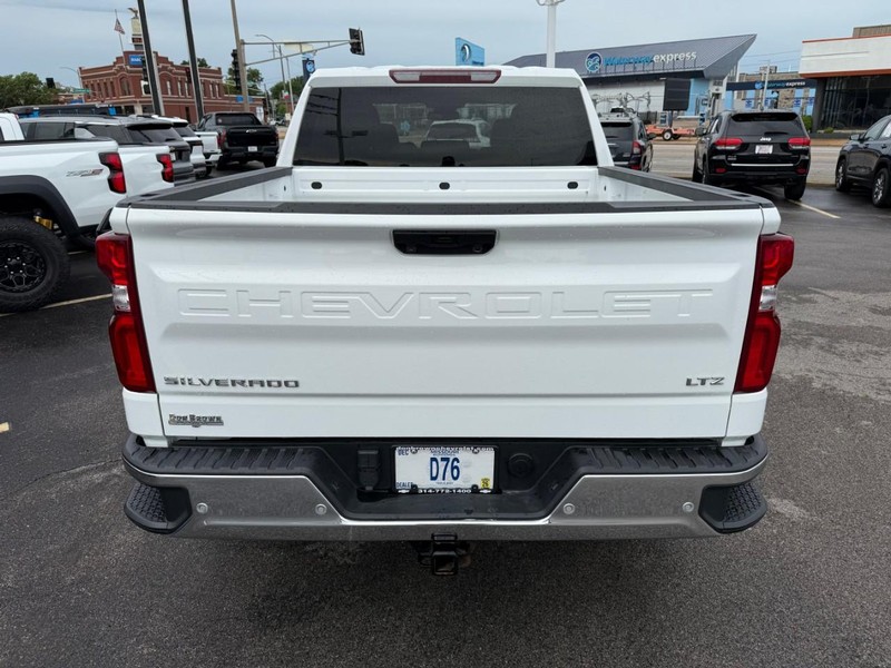 Chevrolet Silverado 1500 Vehicle Full-screen Gallery Image 10