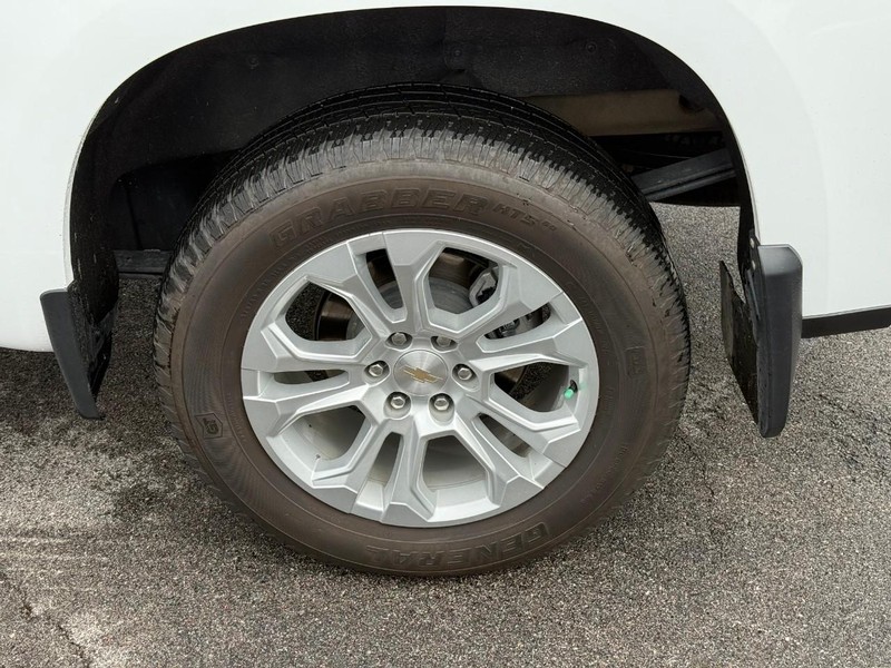 Chevrolet Silverado 1500 Vehicle Full-screen Gallery Image 14