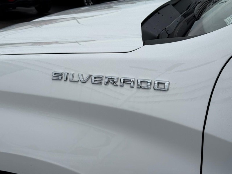 Chevrolet Silverado 1500 Vehicle Full-screen Gallery Image 15
