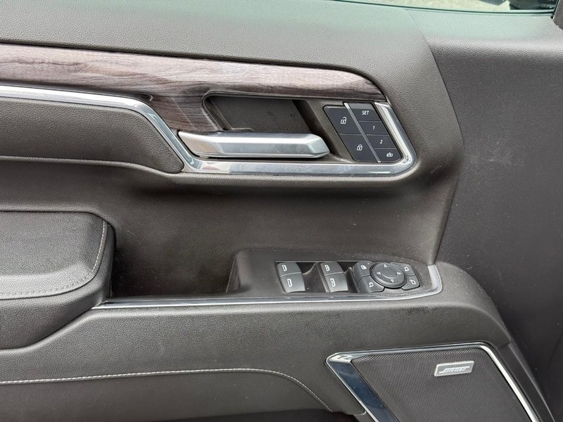 Chevrolet Silverado 1500 Vehicle Full-screen Gallery Image 17