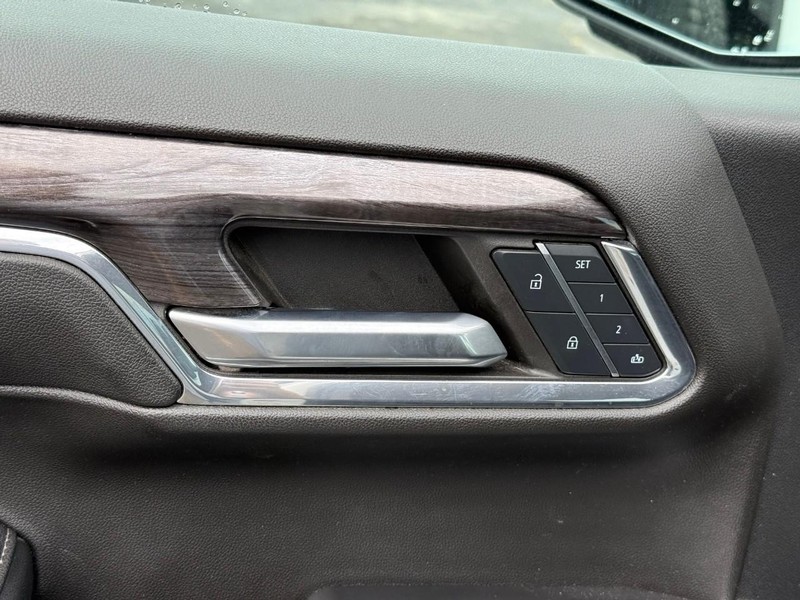 Chevrolet Silverado 1500 Vehicle Full-screen Gallery Image 18