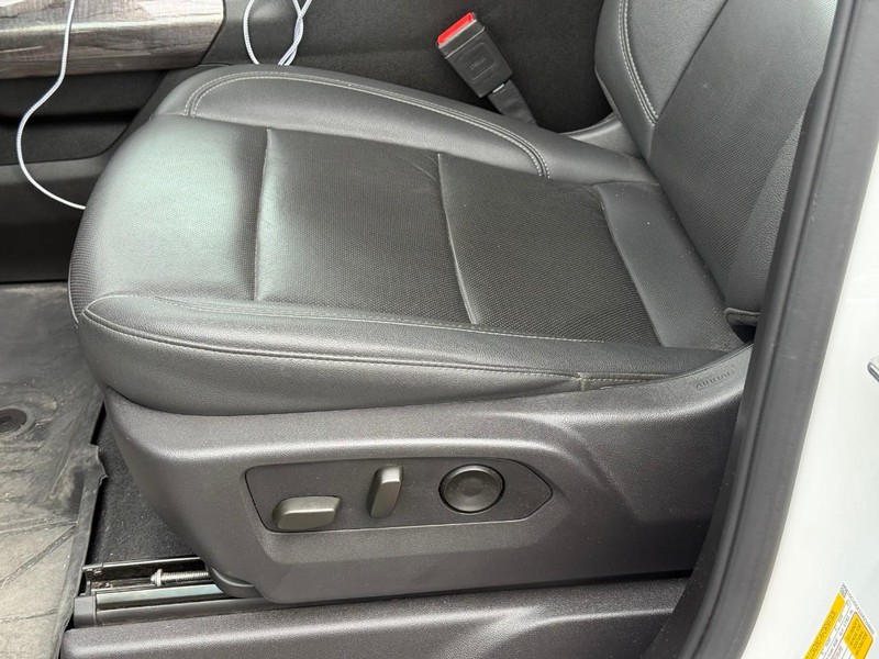 Chevrolet Silverado 1500 Vehicle Full-screen Gallery Image 19