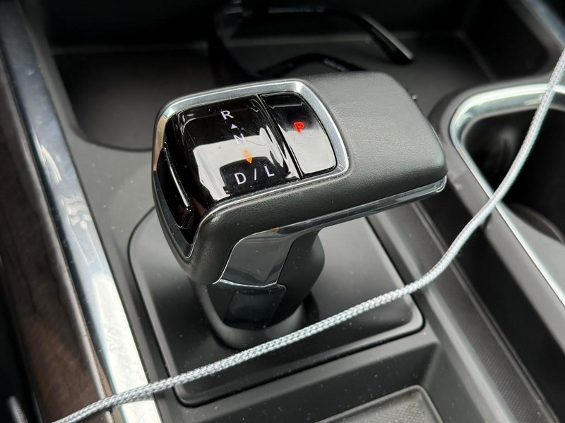 Chevrolet Silverado 1500 Vehicle Full-screen Gallery Image 23